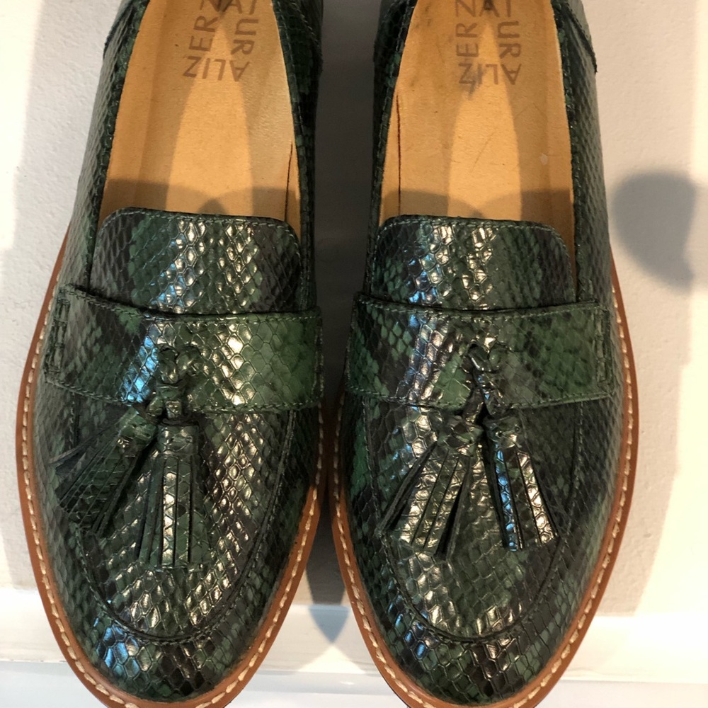 NATURALIZER woman’s shoes Size8. Very lightweight, soft and comfortable.